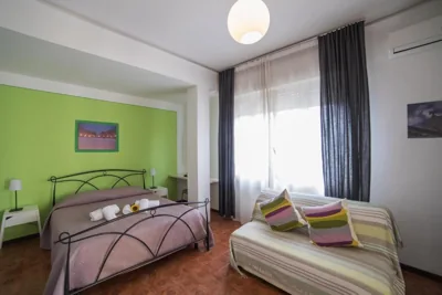 Camera Tripla con Bagno Privato Esterno — B&B Cento Passi Dalle Mura